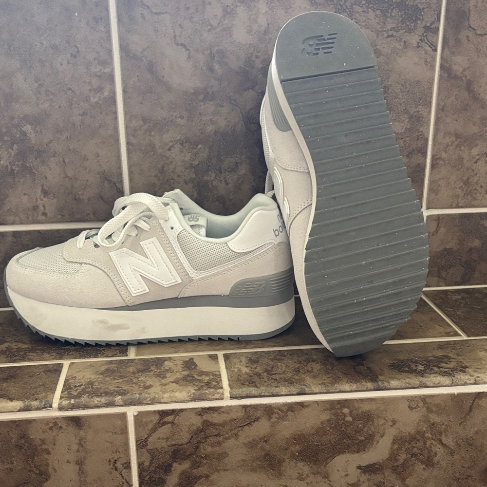 New Balance Women's Light Gray Platform Sneakers 574 size 9